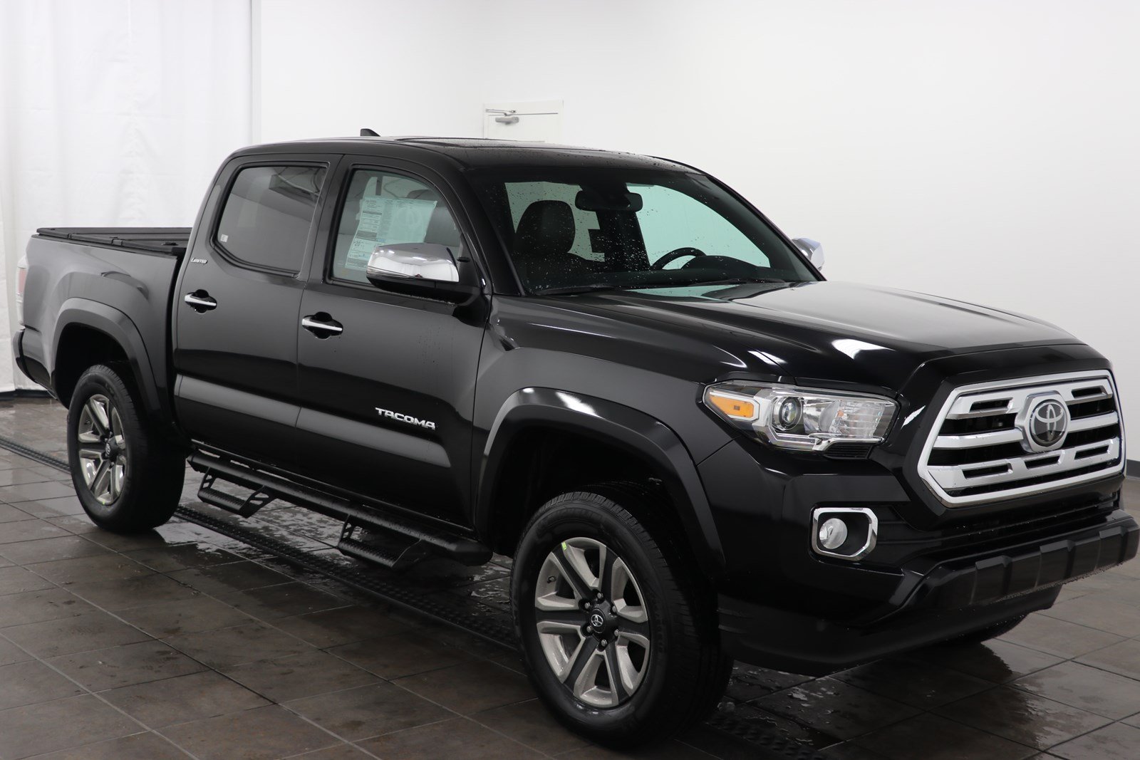 new-2019-toyota-tacoma-limited-double-cab-double-cab-in-elmhurst