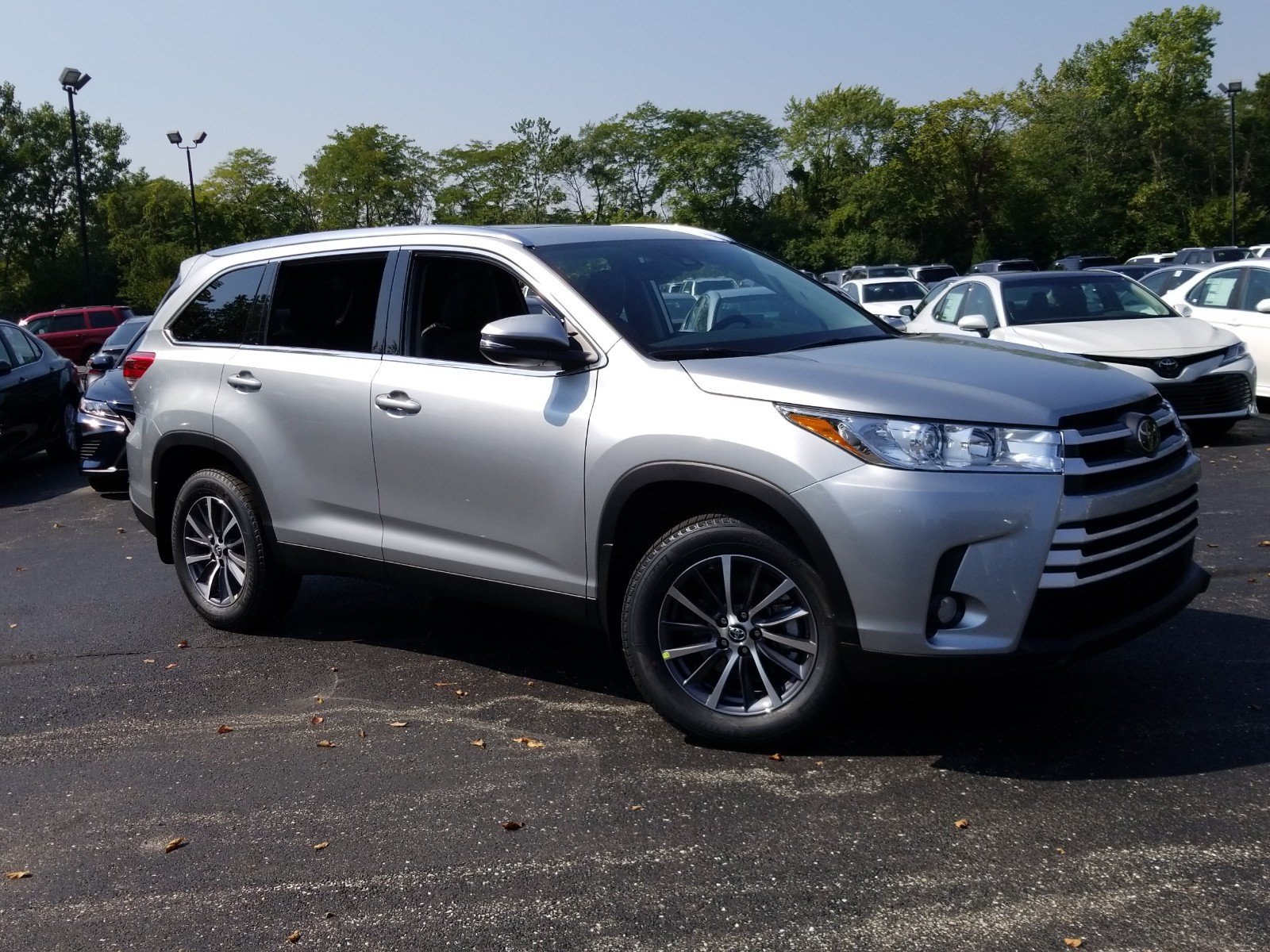 New 2019 Toyota Highlander SE Sport Utility in Elmhurst #T32913 | Elmhurst Toyota