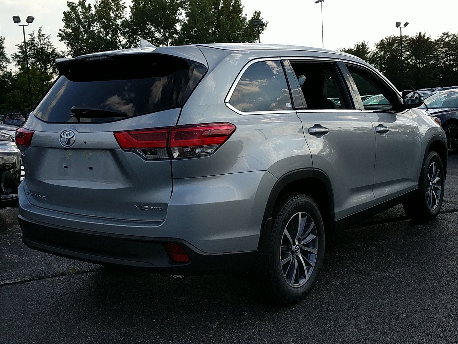 New 2019 Toyota Highlander SE Sport Utility in Elmhurst #T32912 | Elmhurst Toyota